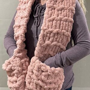 Cozy Pink Chunky Knit Scarf with Pockets